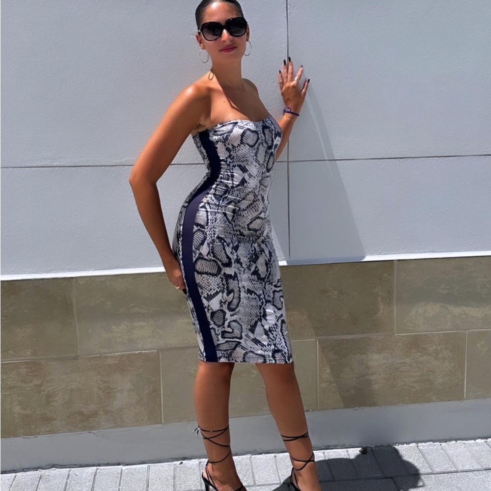 π₯Brand New π Gorgeous Snake Feels Dress π - Picture 9 of 15